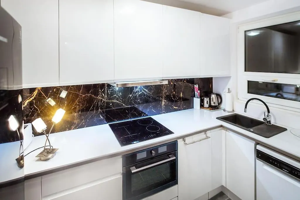 Kameralna Czesc Dzielnicy Wola Mlynow. Varsovie Appartement