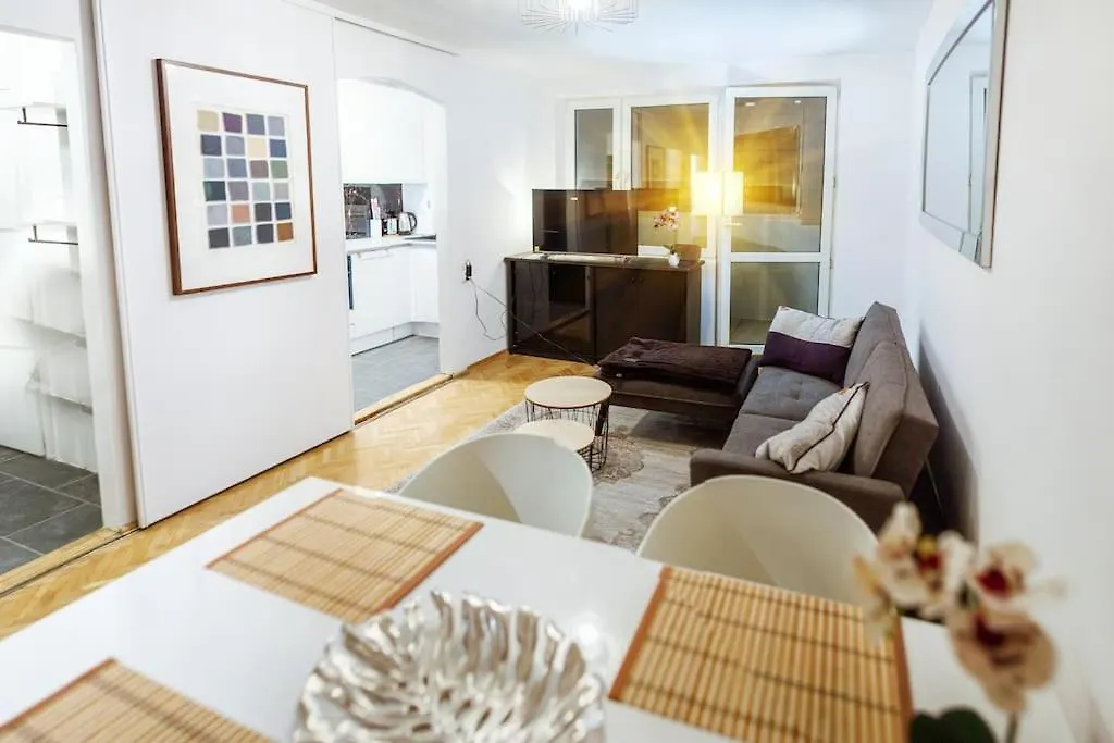 Appartement Kameralna Czesc Dzielnicy Wola Mlynow. Varsovie