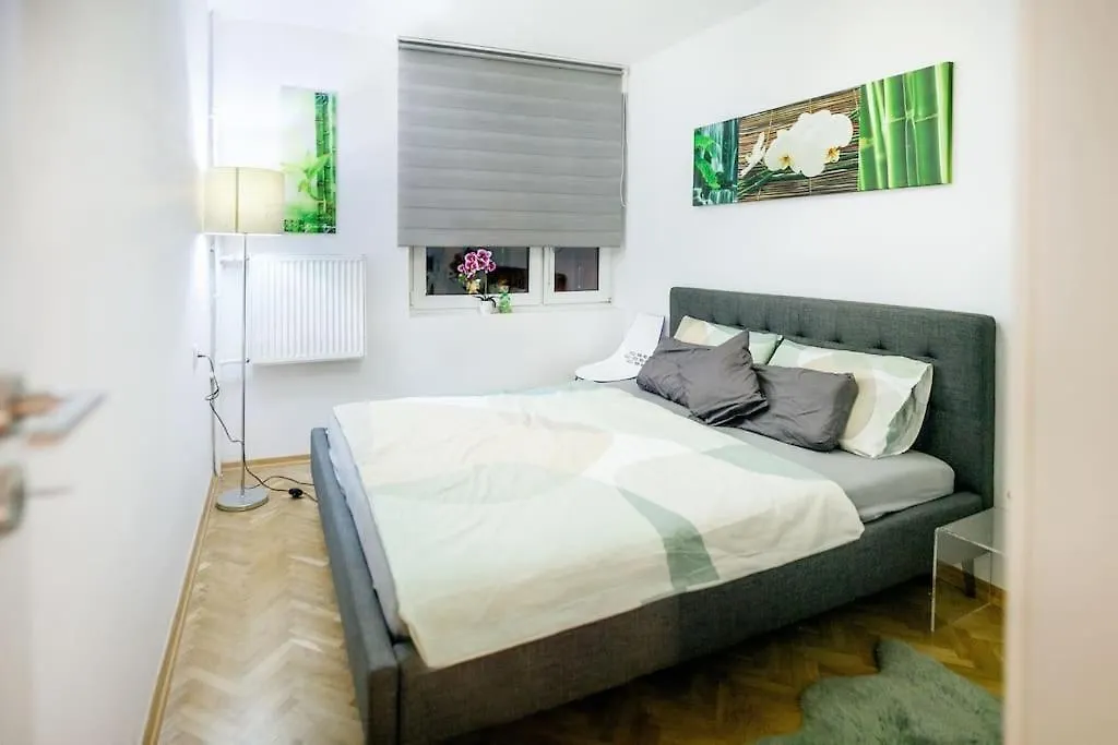 Apartment Kameralna Czesc Dzielnicy Wola Mlynow. Warschau Polen